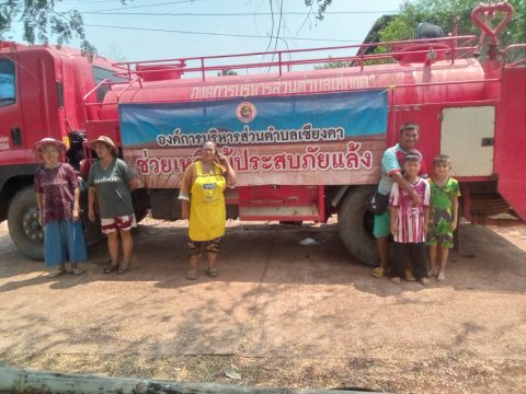 วันที่ 8 เมษายน 2569 งานป้องกันและบรรเทาสาธารณภัย องค์การบริหารส่วนตำบลเชียงดา ได้ดำเนินการนำน้ำเพื่อการอุปโภคบริโภคไปแจกจ่ายให้แก่ประชาชน หมู่ที่ 6 บ้านโคกคอย ตามคำร้องขอความอนุเคราะห์จากประชาชนในพื้นที่ ทั้งนี้ เพื่อช่วยเหลือบรรเทาความเดือดร้อนจากสถานการณ์ภัยแล้ง และเพื่อให้ประชาชนมีน้ำใช้ในการดำรงชีวิตองค์การบริหารส่วนตำบลเชียงดา จะติดตามและให้ความช่วยเหลือต่อไป