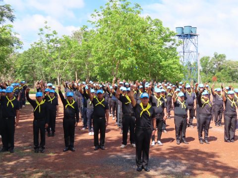 วันที่ 15 พฤษภาคม พ.ศ. 2569 เวลา 09.30 น. องค์การบริหารส่วนตำบลเชียงดา นำโดยคณะผู้บริหาร สมาชิกสภาองค์การบริหารส่วนตำบล ข้าราชการ พนักงาน เจ้าหน้าที่ พร้อมด้วยกำนัน ผู้ใหญ่บ้าน และประชาชนจิตอาสาในพื้นที่ เข้าร่วมกิจกรรมจิตอาสาพัฒนา “เราทำความดีด้วยหัวใจ” เนื่องในวันปฐมบรมราชาภิเษก พระบาทสมเด็จพระเจ้าอยู่หัว รัชกาลที่ 10 ณ บริเวณสระหนองขาม หมู่ที่ 1 ตำบลเชียงดา อำเภอสร้างคอม จังหวัดอุดรธานี โดยนายชัยณรงค์ สุระดะนัย นายอำเภอสร้างคอม พร้อมด้วย หัวหน้าส่วนราชการ นายกองค์กรปกครองส่วนท้องถิ่น ข้าราชการ เจ้าหน้าที่ กำนัน ผู้ใหญ่บ้าน และประชาชนจิตอาสาอำเภอสร้างคอม ร่วมกิจกรรมจิตอาสาพัฒนา เราทำความดีด้วยหัวใจ โดยดำเนินการ ทำความสะอาด ตัดตกแต่งกิ่งไม้ ปรับภูมิทัศน์ เพื่อถวายเป็นพระราชกุศลและน้อมรำลึกในพระมหากรุณาธิคุณ เนื่องในวันปฐมบรมราชาภิเษก พระบาทสมเด็จพระเจ้าอยู่หัว รัชกาลที่ 10 เพื่อสนองพระราชปณิธาน พระบาทสมเด็จพระเจ้าอยู่หัวที่พระราชทานโครงการจิตอาสาเราทำความดีด้วยหัวใจ ด้วยทรงมุ่งหวังให้พสกนิกรทุกหมู่เหล่า มีความสมัครสมาน สามัคคี ร่วมมือร่วมใจ ประกอบกิจกรรมสาธารณะเพื่อประโยชน์สุขของชุมชนส่วนรวม โดยไม่หวังสิ่งตอบแทน เพื่อให้เกิดความรัก ความผูกพันใน 4 สถาบันหลักของชาติ คือ สถาบันชาติ สถาบันศาสนา สถาบันพระมหากษัตริย์ และประชาชน