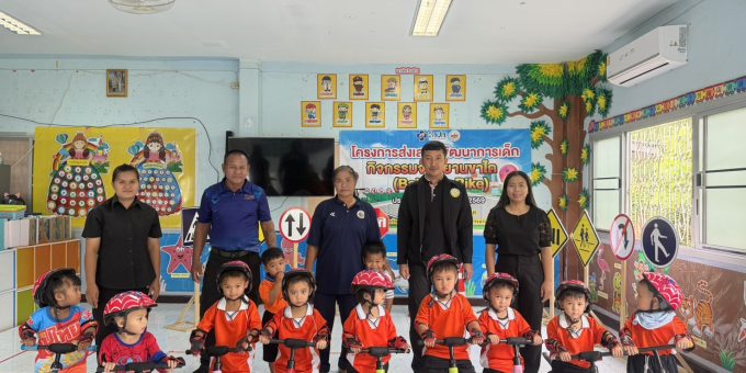 วันที่ 21 สิงหาคม 2569 กองการศึกษา ศาสนาและวัฒนธรรม องค์การบริหารส่วนตำบลเชียงดา ได้ดำเนินโครงการส่งเสริมพัฒนาการเด็ก กิจกรรมจักรยานขาไถ (Balance Bike) ประจำปีงบประมาณ พ.ศ. 2569 ณ ศูนย์พัฒนาเด็กเล็กบ้านแมด นำโดยนายคนอง หล้าคอม รองนายกองค์การบริหารส่วนตำบลเชียงดา เป็นประธานในพิธีเปิด ในโครงการดังกล่าว กิจกรรมจัดขึ้นเพื่อส่งเสริมพัฒนาการเด็กปฐมวัยผ่านการเรียนรู้และการเล่น โดยมุ่งเน้นการฝึกทักษะการทรงตัว การประสานสัมพันธ์ของร่างกาย การเคลื่อนไหว และการสร้างเสริมสมรรถภาพทางกายให้เหมาะสมตามวัย พร้อมทั้งส่งเสริมให้เด็กเรียนรู้ กฎจราจรและการใช้จักรยานอย่างถูกต้องและปลอดภัย ผ่านกิจกรรมการเรียนรู้ที่สนุกสนานและเหมาะสมกับเด็ก