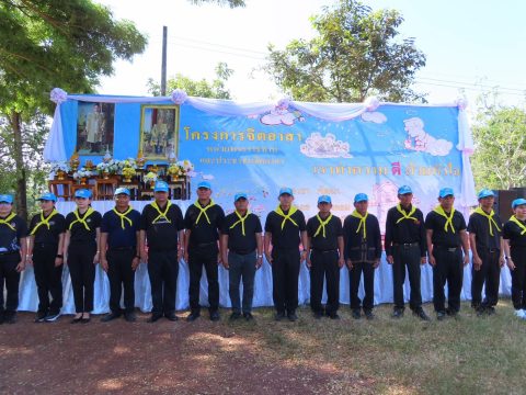 วันที่ 16 ตุลาคม 2569 เวลา 09.00 น. องค์การบริหารส่วนตำบลเชียงดา นำโดย นายลือชัย ศรีต่างคำ นายกองค์การบริหารส่วนตำบลเชียงดา พร้อมด้วยคณะผู้บริหาร สมาชิกสภาองค์การบริหารส่วนตำบล ข้าราชการ พนักงาน เจ้าหน้าที่ ผู้นำชุมชน และประชาชนจิตอาสาในพื้นที่ ร่วมกิจกรรมจิตอาสาพัฒนา “เราทำความดีด้วยหัวใจ” ณ บริเวณสระหนองขาม หมู่ที่ 1 ตำบลเชียงดา อำเภอสร้างคอม จังหวัดอุดรธานี โดยมี นายชัยณรงค์ สุระดะนัย นายอำเภอสร้างคอม เป็นผู้นำกิจกรรม พร้อมด้วยหัวหน้าส่วนราชการ นายกองค์กรปกครองส่วนท้องถิ่น ข้าราชการ เจ้าหน้าที่ กำนัน ผู้ใหญ่บ้าน และประชาชนจิตอาสาในพื้นที่อำเภอสร้างคอม เข้าร่วมกิจกรรมอย่างพร้อมเพรียง กิจกรรมในครั้งนี้จัดขึ้นเนื่องในวันคล้ายวันสวรรคต พระบาทสมเด็จพระบรมชนกาธิเบศร มหาภูมิพลอดุลยเดชมหาราช บรมนาถบพิตร โดยร่วมกันทำความสะอาด ตัดแต่งกิ่งไม้ และปรับปรุงภูมิทัศน์บริเวณสระหนองขาม เพื่อให้พื้นที่สะอาด เป็นระเบียบเรียบร้อย และมีสภาพแวดล้อมที่ดี